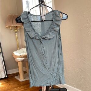 Ruffled Sleeveless Top in Light Gray/ Blue